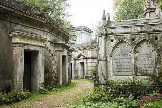 Highgate Cemetery, North London – a quirky place to visit in London for historical and unique exploration.