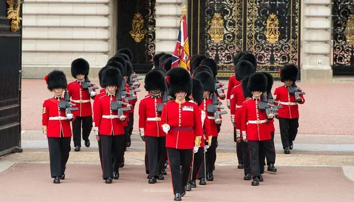 changing of the guard in london